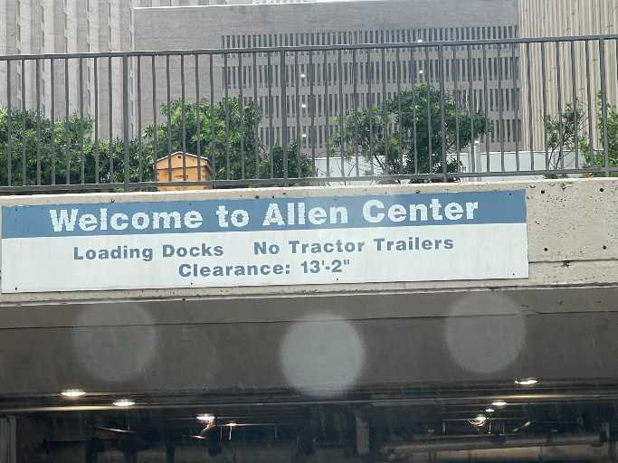 One Allen Center. Lot (2)